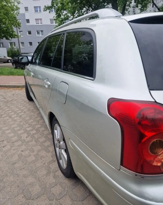 Toyota Avensis cena 10250 przebieg: 163875, rok produkcji 2003 z Poznań małe 92